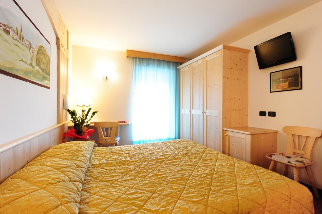 Hotel Alpino Varena Esterno foto