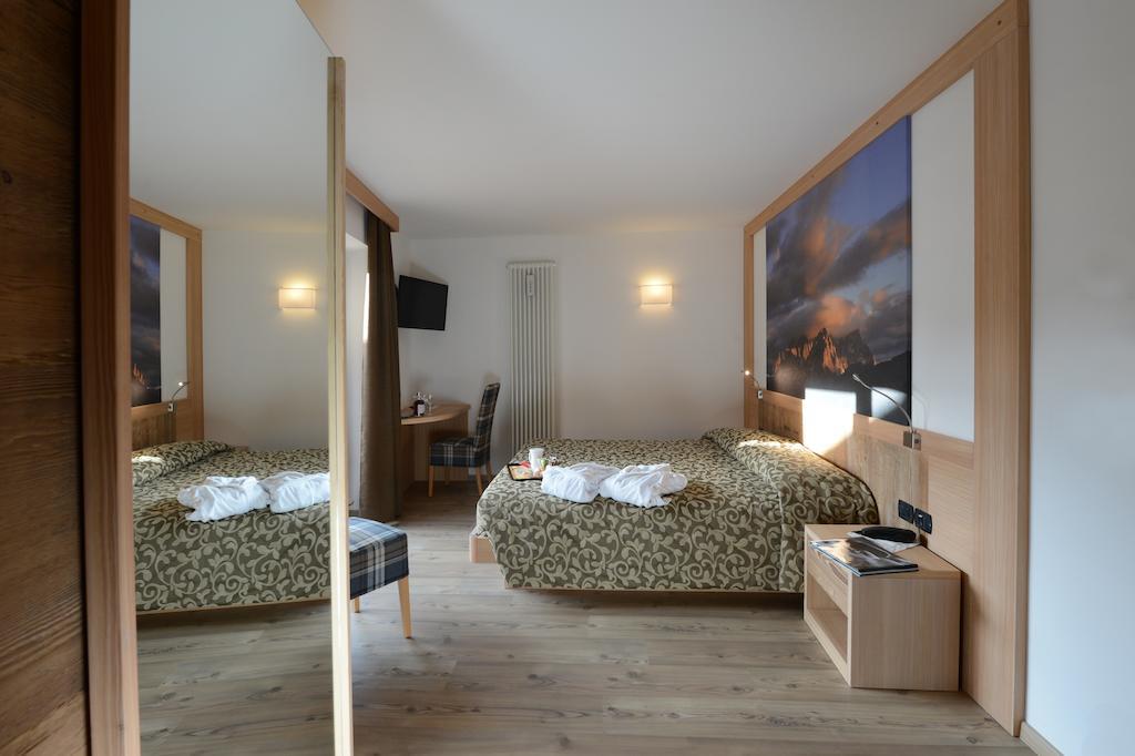 Hotel Alpino Varena Esterno foto