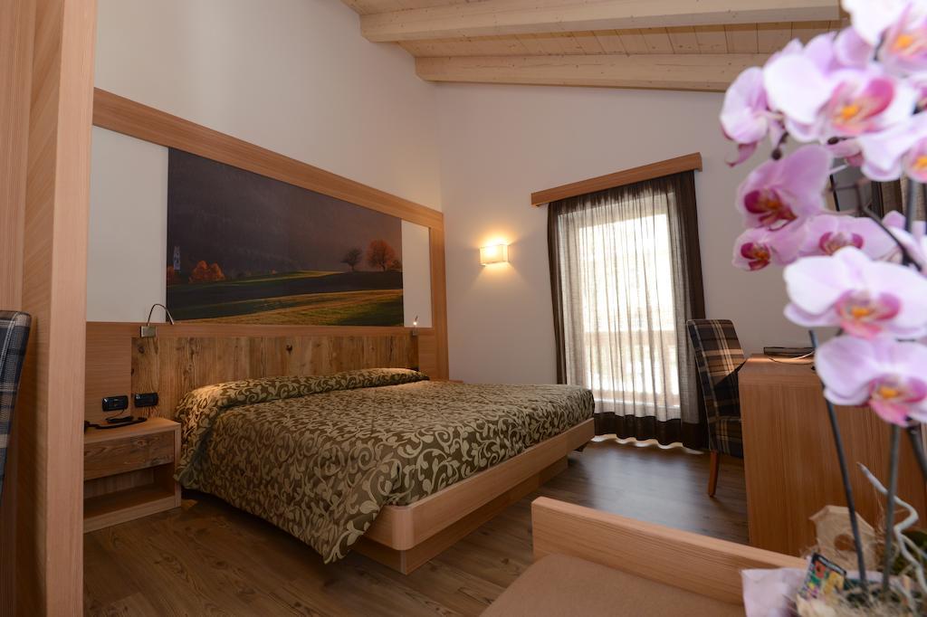 Hotel Alpino Varena Esterno foto