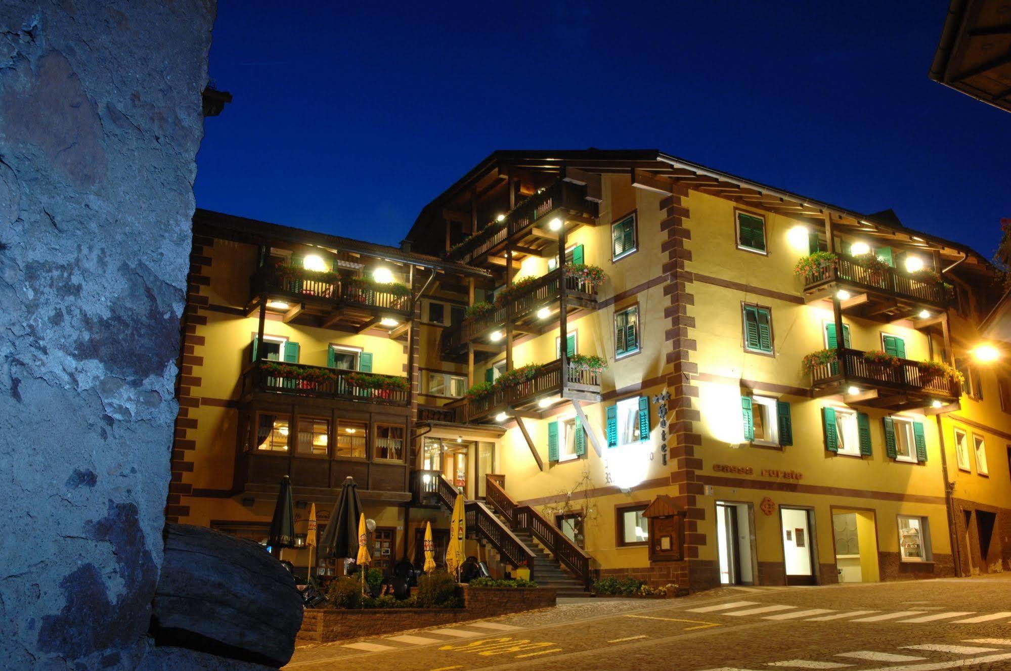 Hotel Alpino Varena Esterno foto